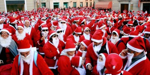 Immagini Babbi Natale.Babbi Natale Elfi E Renne Al Babbo Running Per Le Strade Di Lugo Romagnauno